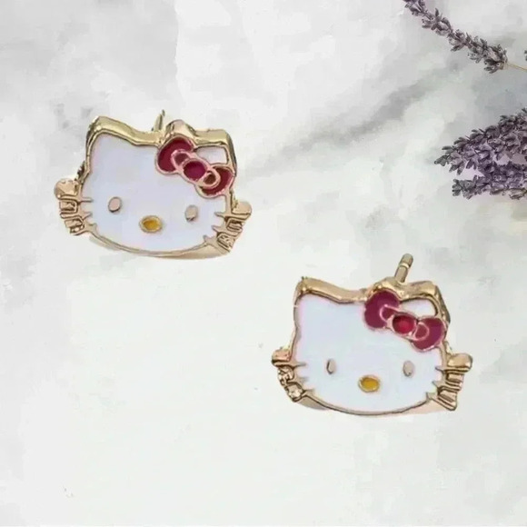 Hello Kitty Stud Earrings - Picture 5 of 5
